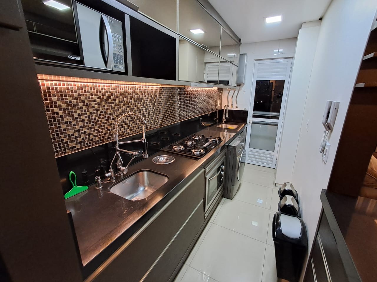 Apartamento para alugar com 2 quartos, 65m² - Foto 8