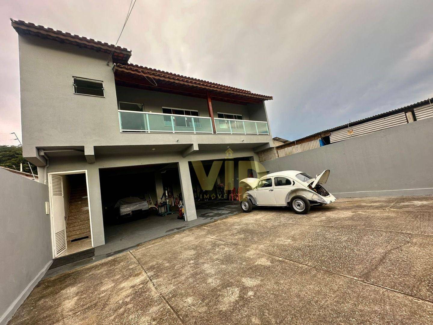 Casa à venda com 3 quartos, 177m² - Foto 1