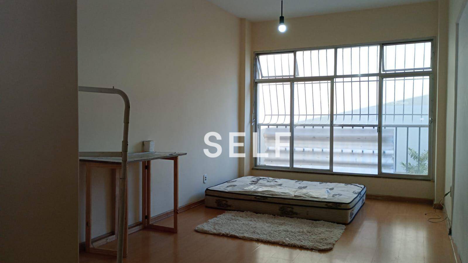 Apartamento à venda com 3 quartos, 130m² - Foto 1