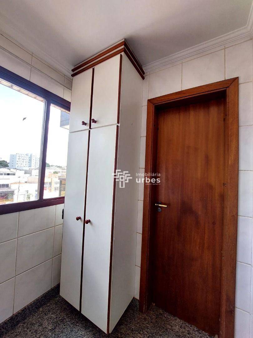 Apartamento para alugar com 3 quartos, 133m² - Foto 9