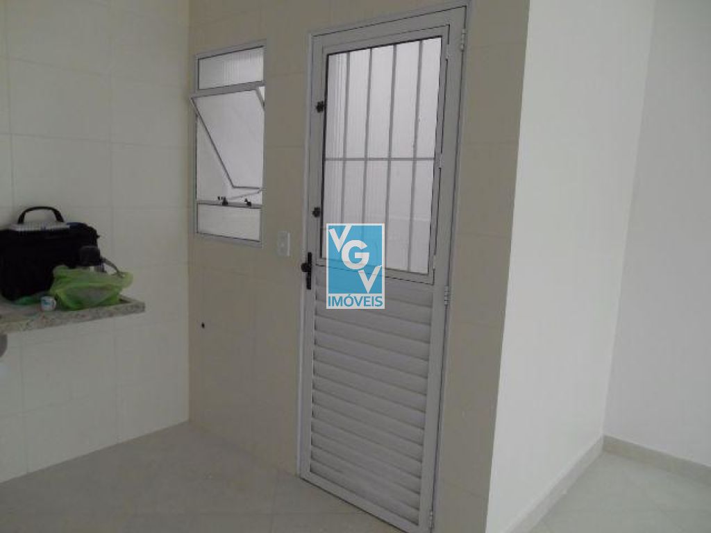 Casa à venda com 2 quartos, 57m² - Foto 2