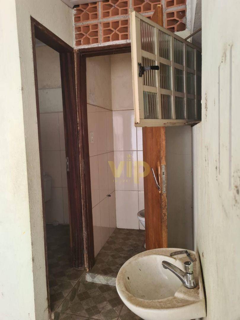 Casa à venda com 6 quartos, 270m² - Foto 17