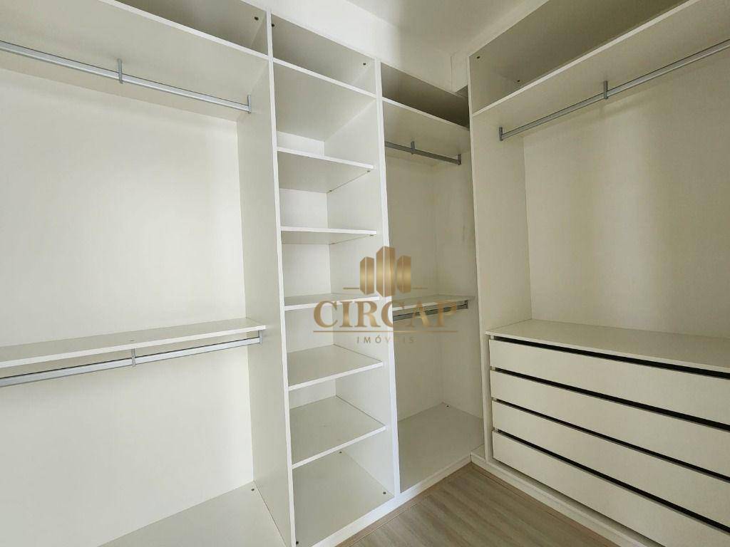 Apartamento para alugar com 4 quartos, 201m² - Foto 12