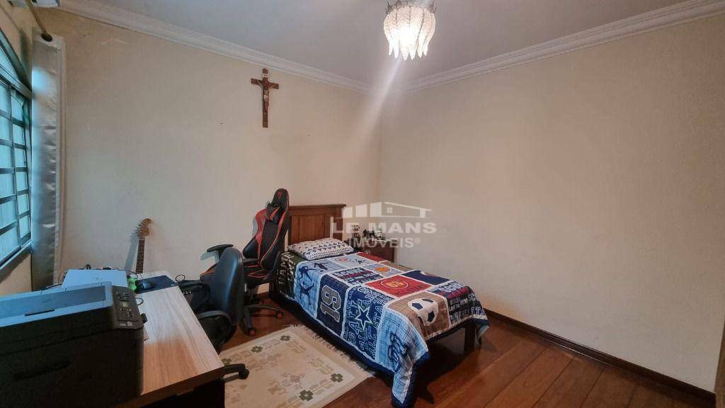 Casa à venda com 4 quartos, 330m² - Foto 10