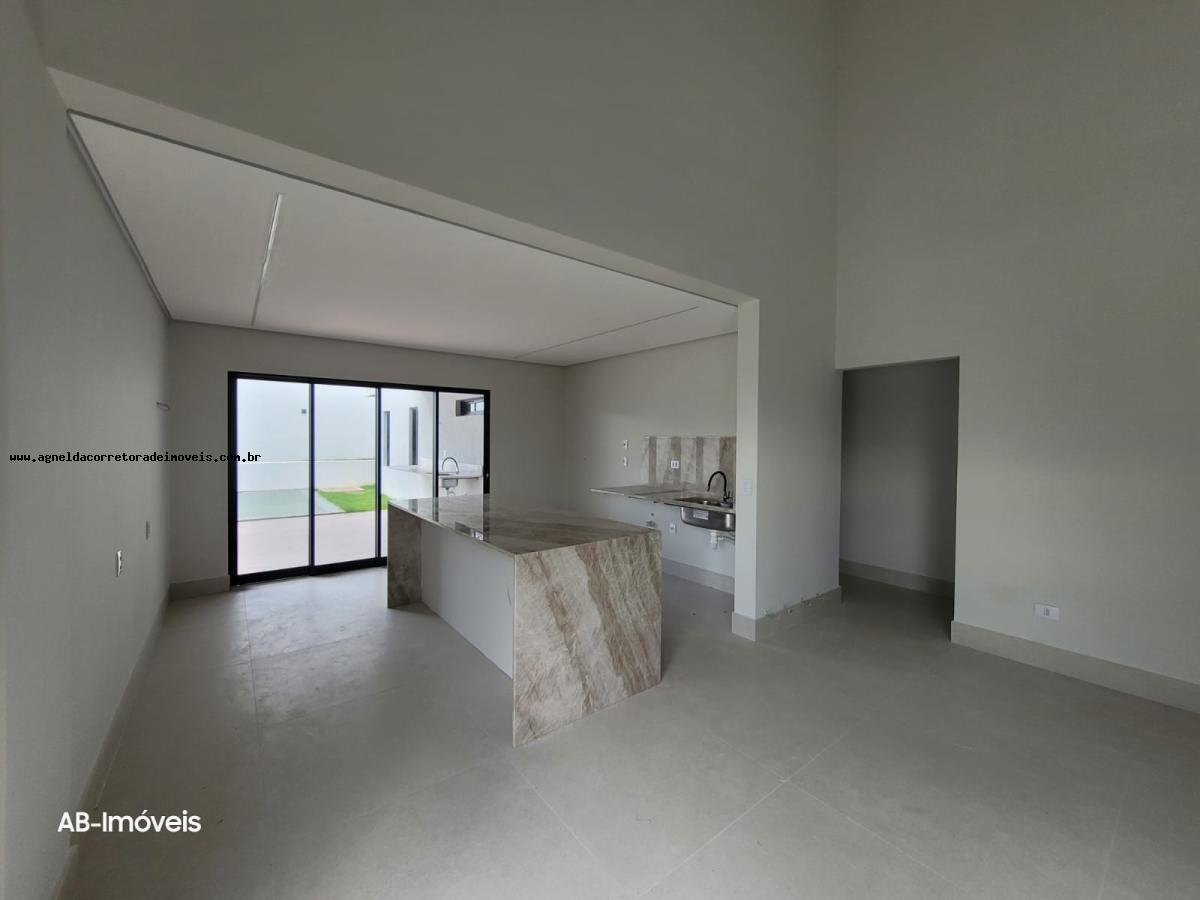 Casa de Condomínio à venda com 3 quartos, 220m² - Foto 5