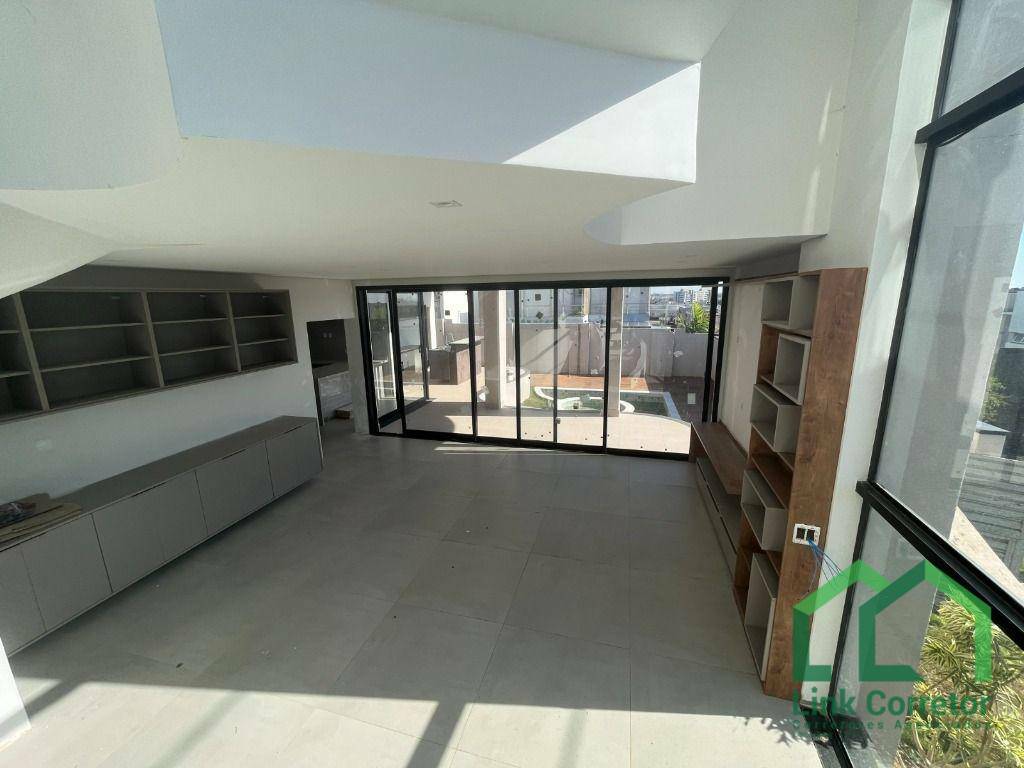 Casa de Condomínio à venda com 4 quartos, 320m² - Foto 2