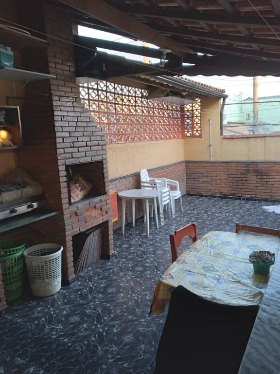 Sobrado à venda e aluguel com 3 quartos, 210m² - Foto 17