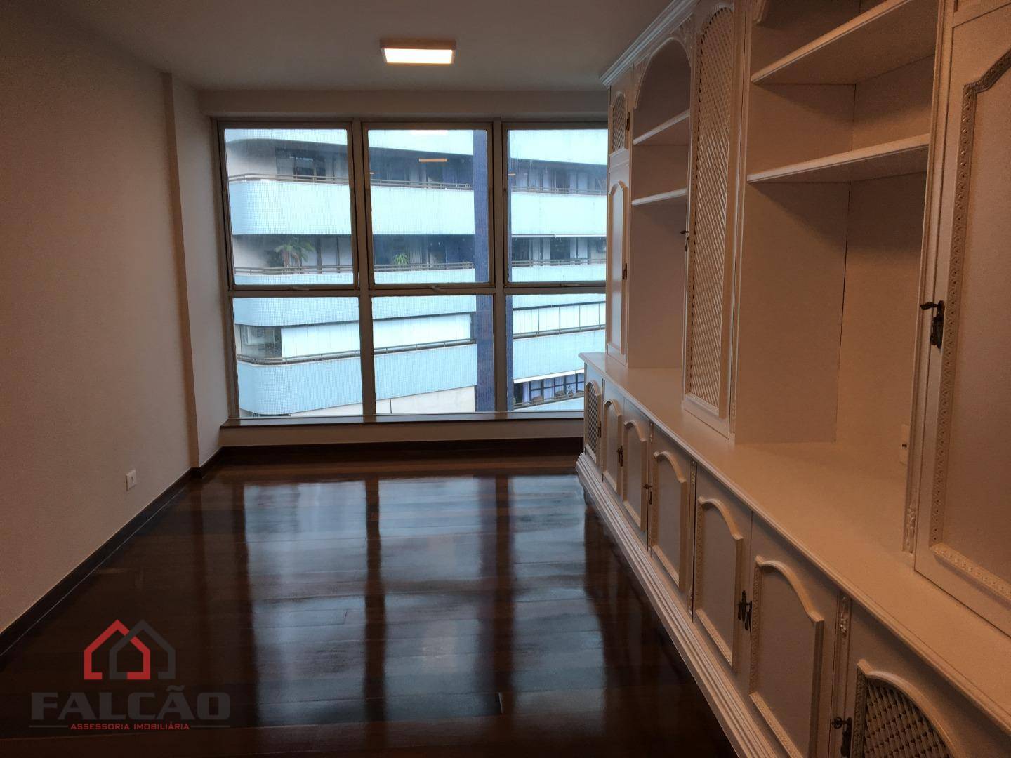 Apartamento à venda com 4 quartos, 304m² - Foto 11