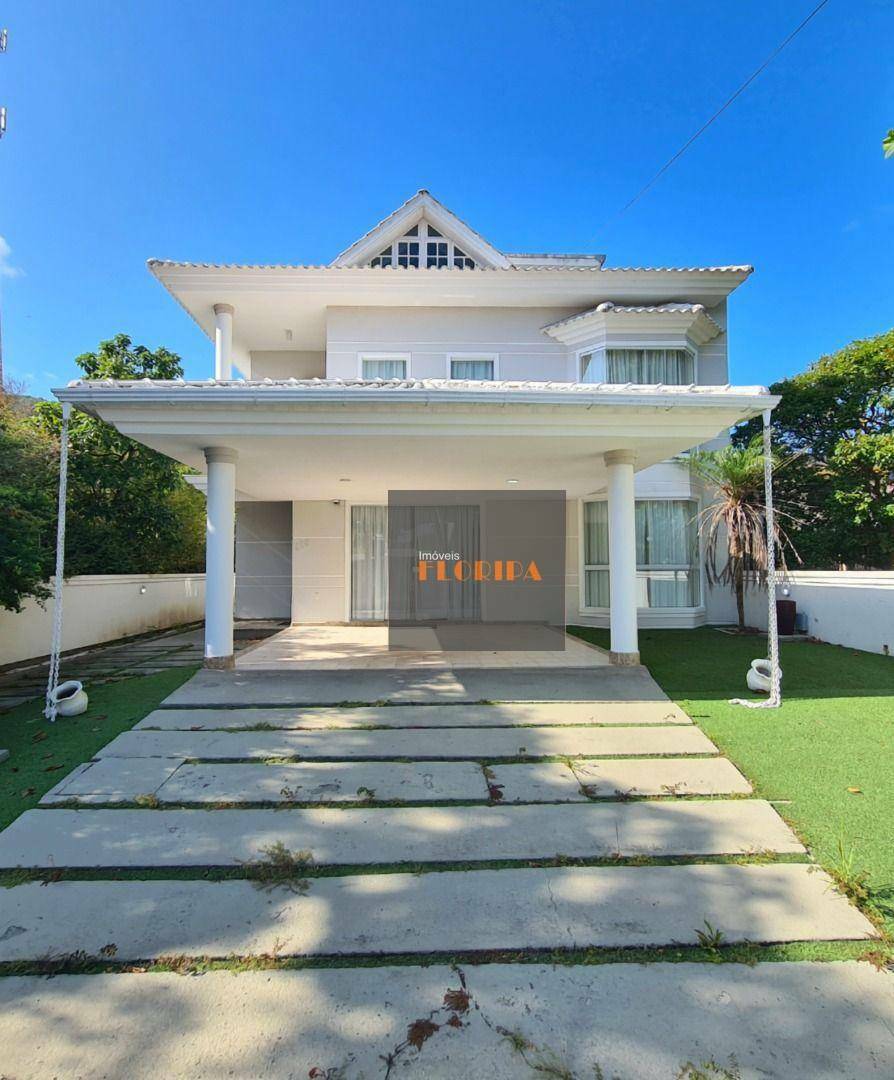 Casa à venda com 4 quartos, 217m² - Foto 1