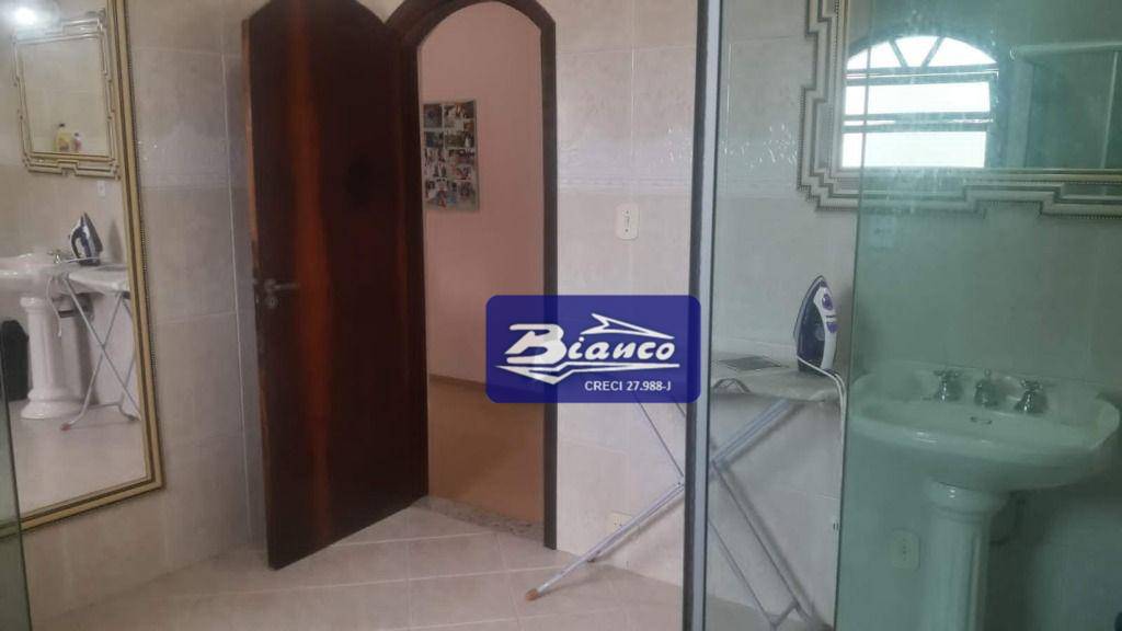 Sobrado à venda com 3 quartos, 240m² - Foto 24