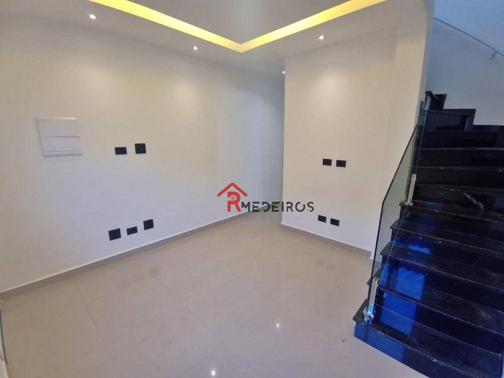 Casa à venda com 2 quartos, 64m² - Foto 3