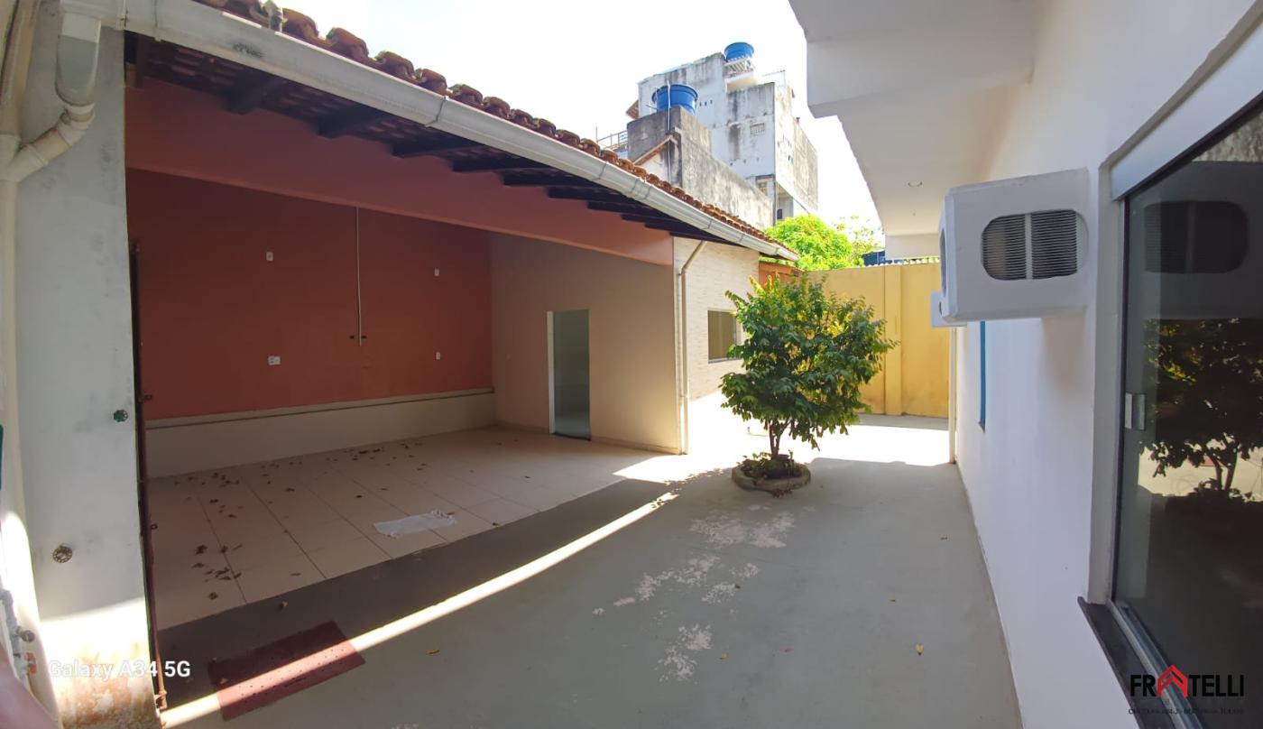 Casa à venda com 6 quartos, 264m² - Foto 15