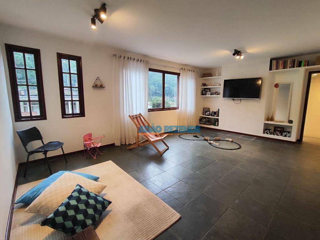Casa à venda com 7 quartos, 281m² - Foto 31