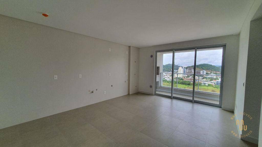 Apartamento à venda com 2 quartos, 64m² - Foto 3