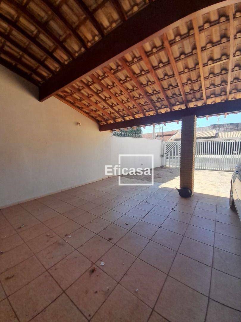 Casa à venda com 3 quartos, 330m² - Foto 1