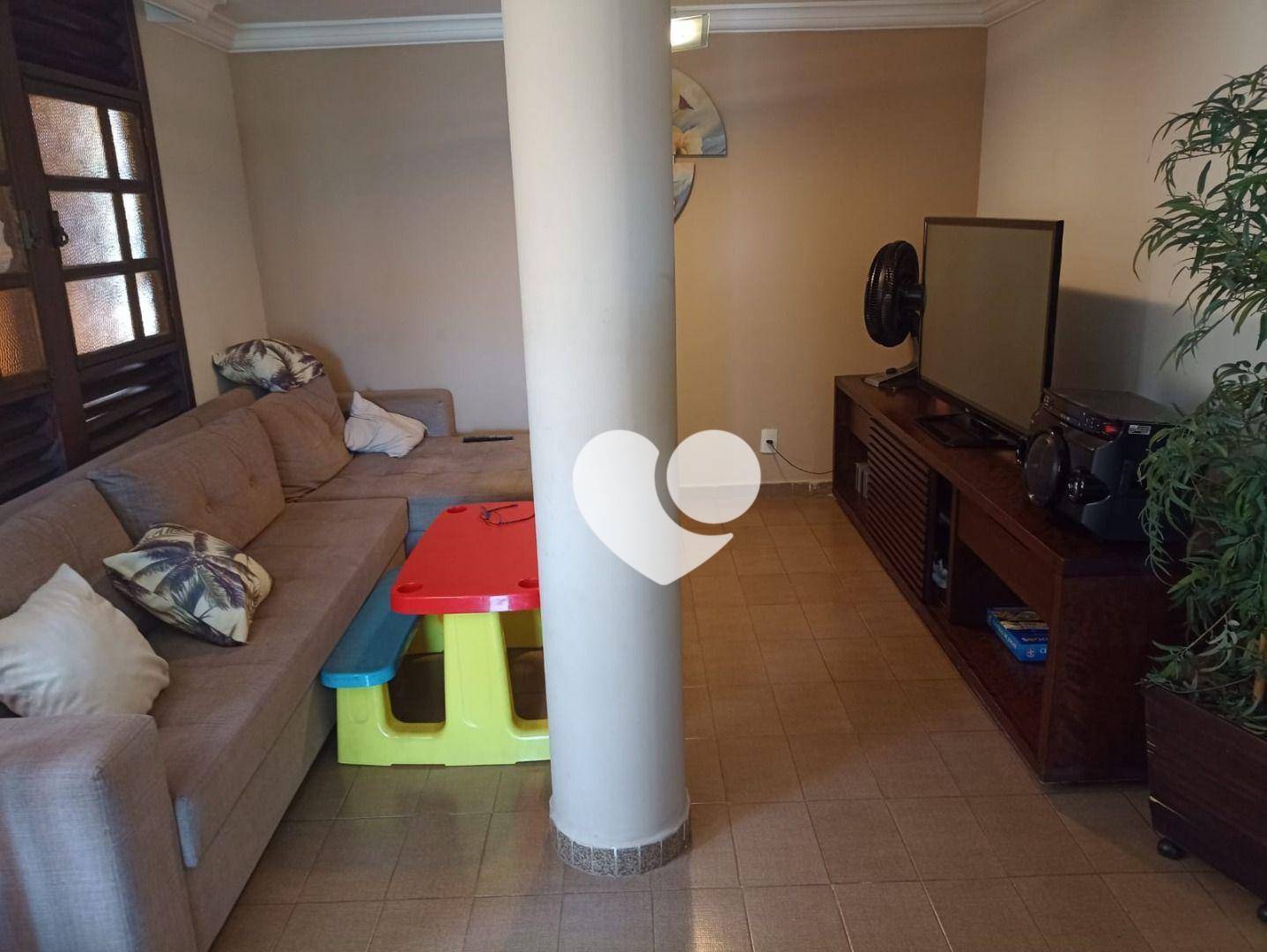 Casa à venda com 3 quartos, 200m² - Foto 7