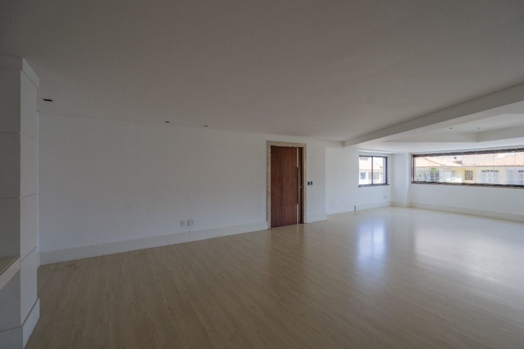 Apartamento à venda com 3 quartos, 210m² - Foto 3