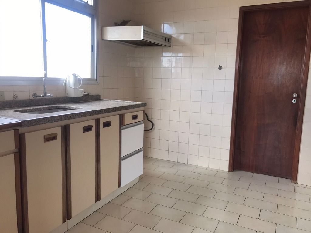 Apartamento à venda com 3 quartos, 125m² - Foto 12