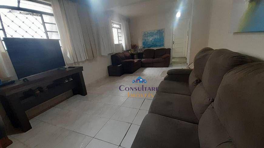 Casa de Condomínio à venda com 4 quartos, 240m² - Foto 2