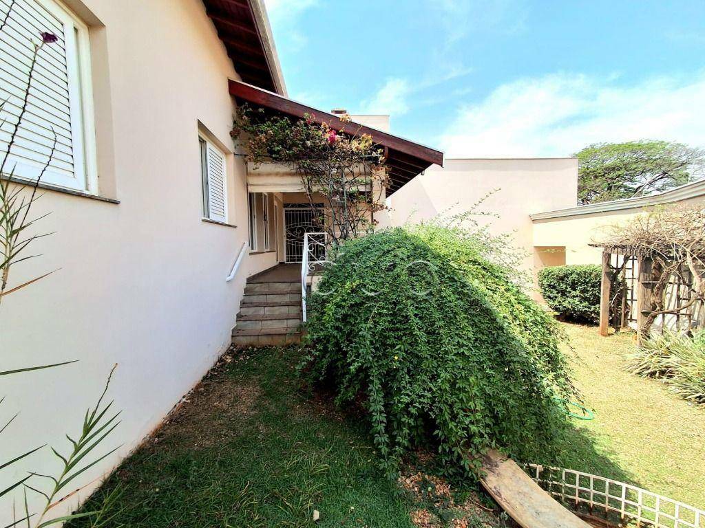 Casa à venda com 3 quartos, 204m² - Foto 2