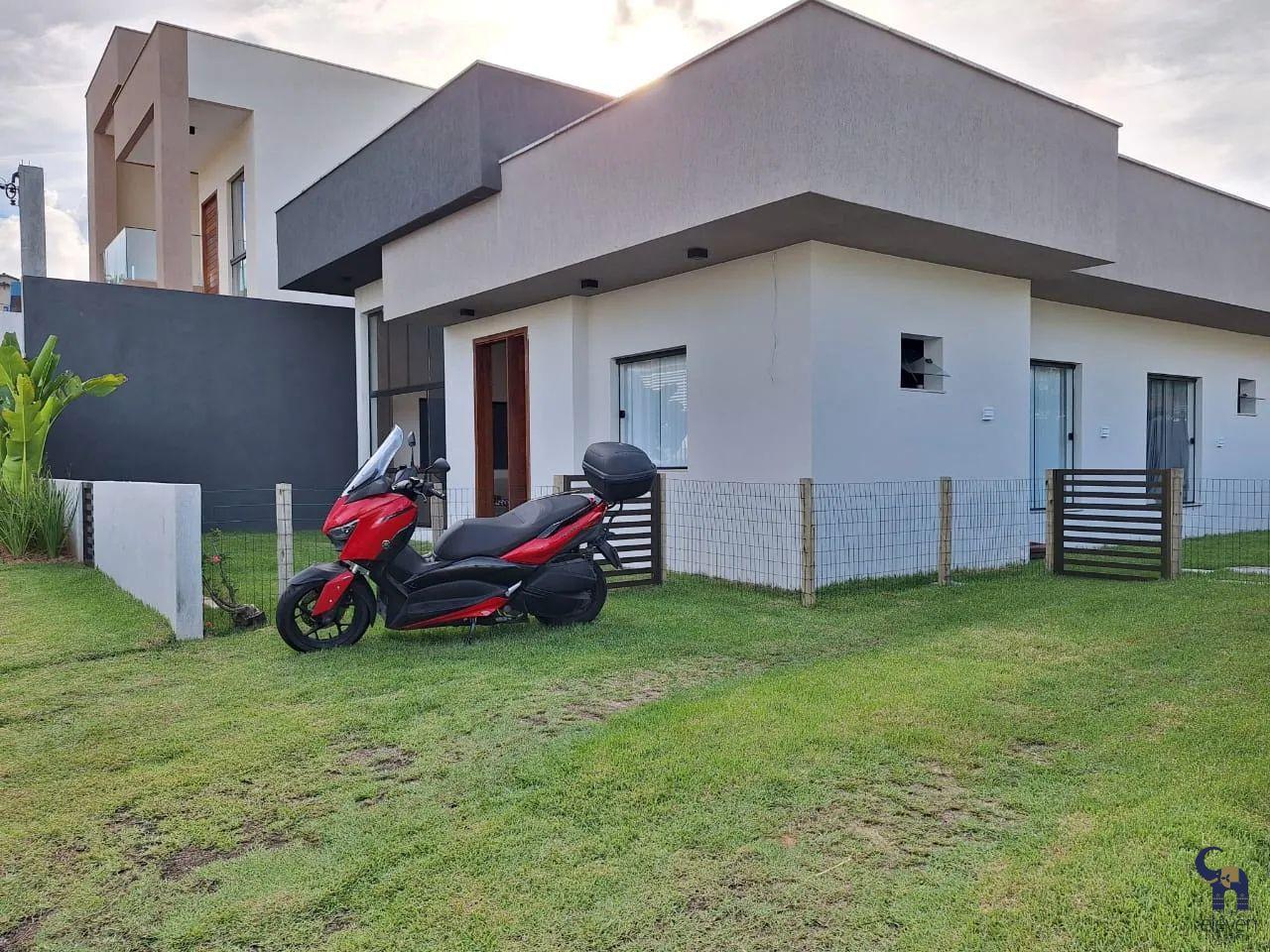 Casa à venda com 4 quartos, 210m² - Foto 1