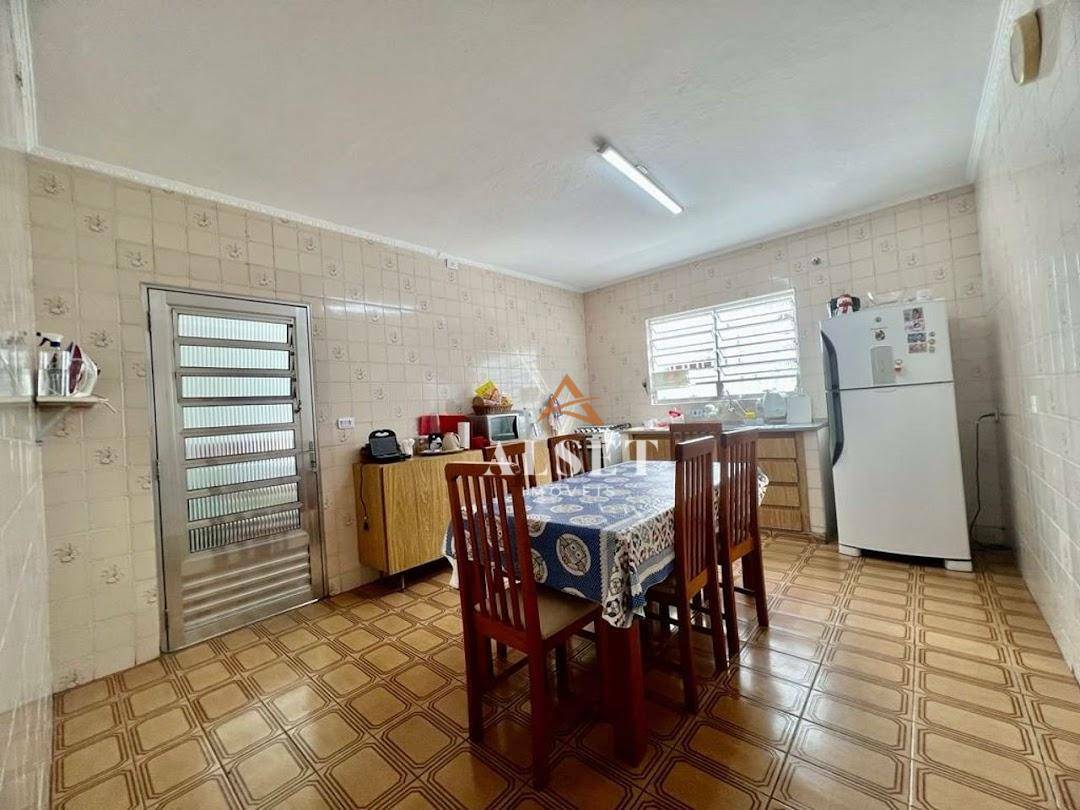 Casa à venda com 2 quartos, 147m² - Foto 2