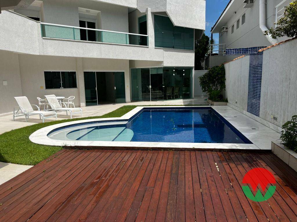 Casa de Condomínio à venda com 4 quartos, 300m² - Foto 1