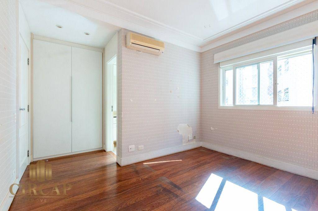 Apartamento à venda com 4 quartos, 211m² - Foto 18