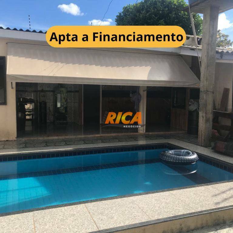 Casa à venda com 4 quartos, 250m² - Foto 1