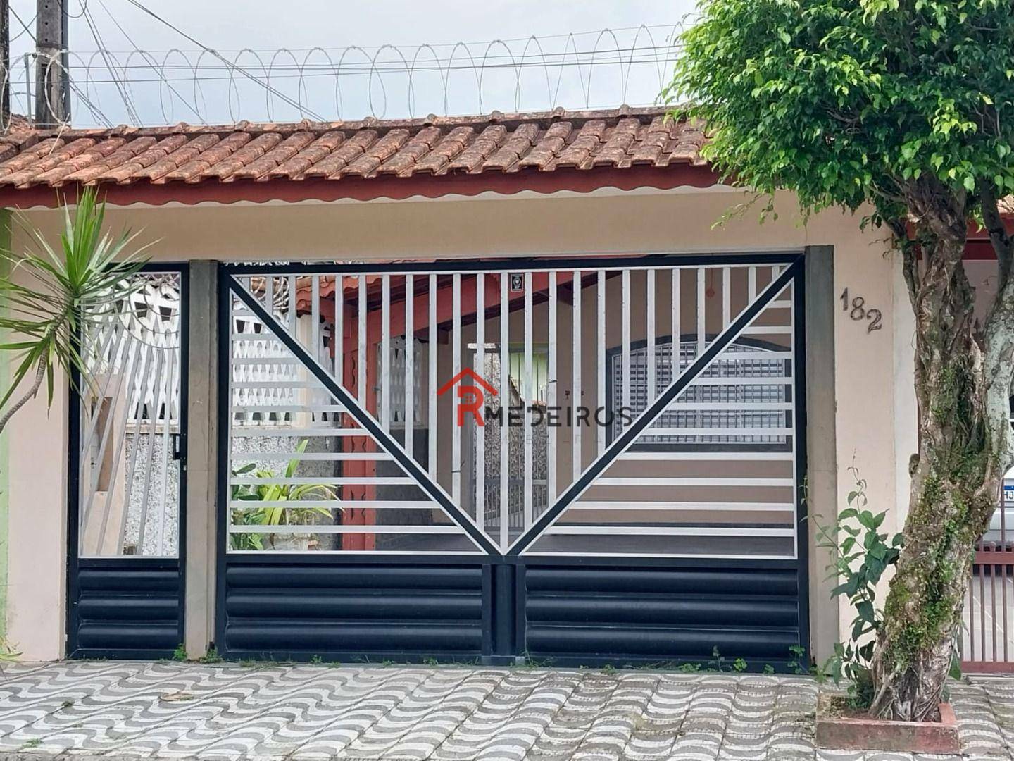 Casa à venda com 4 quartos, 120m² - Foto 1