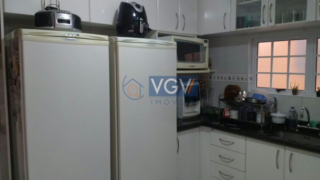 Casa à venda com 2 quartos, 180m² - Foto 14