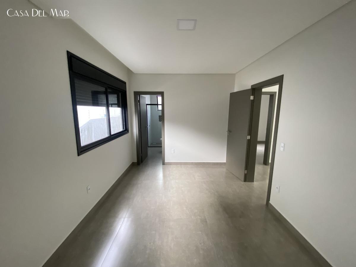 Casa à venda com 3 quartos, 220m² - Foto 27