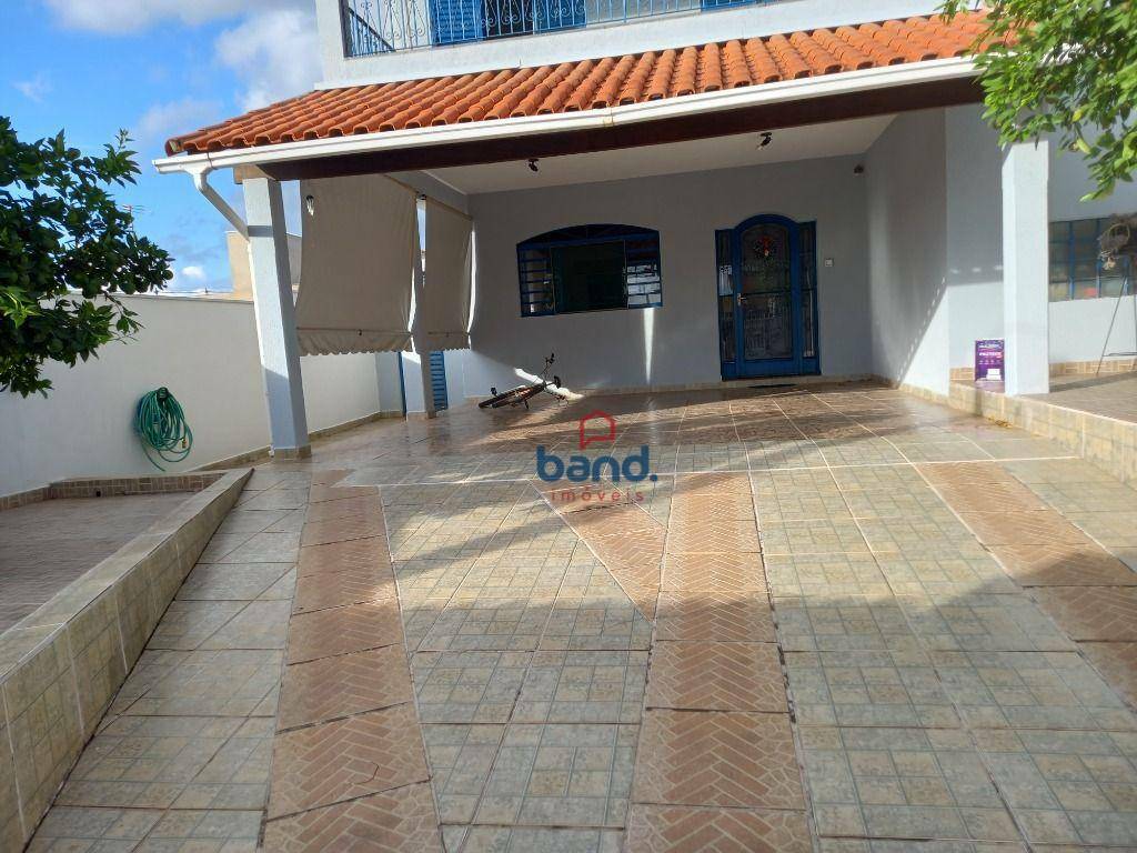 Casa à venda com 3 quartos, 197m² - Foto 2