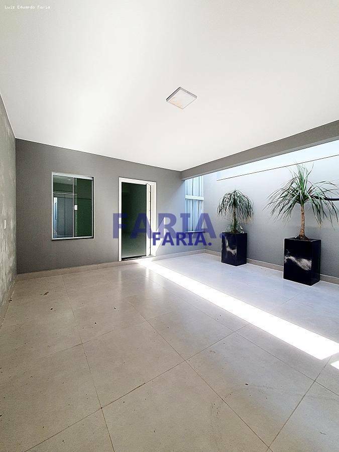 Casa à venda com 3 quartos, 123m² - Foto 2