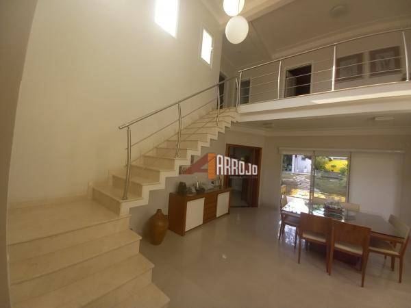 Casa à venda com 3 quartos, 340m² - Foto 1