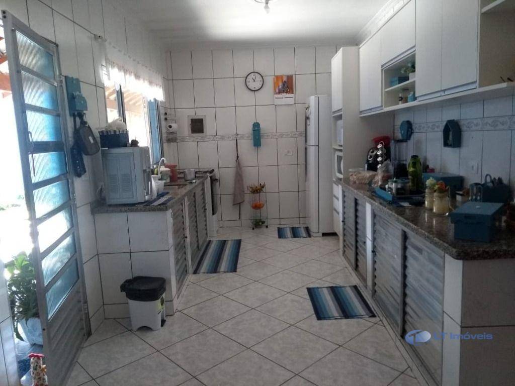 Casa à venda com 3 quartos, 220m² - Foto 17