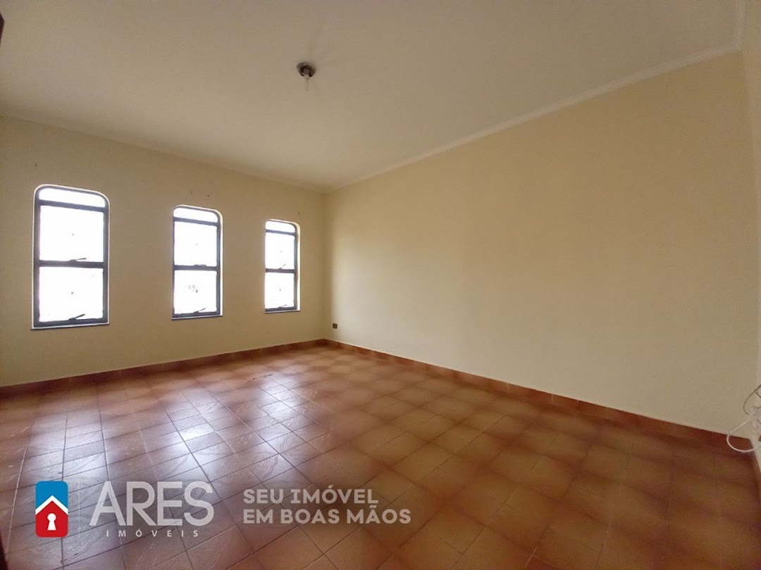 Casa para alugar com 3 quartos, 201m² - Foto 1