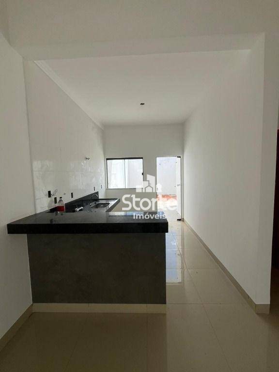 Casa à venda com 3 quartos, 76m² - Foto 4