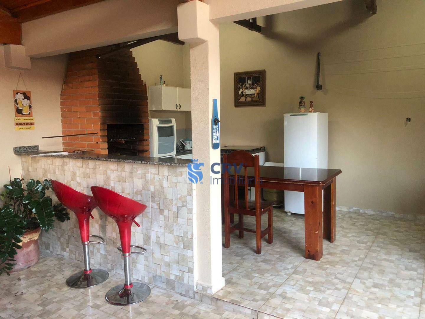 Casa à venda com 4 quartos, 170m² - Foto 1