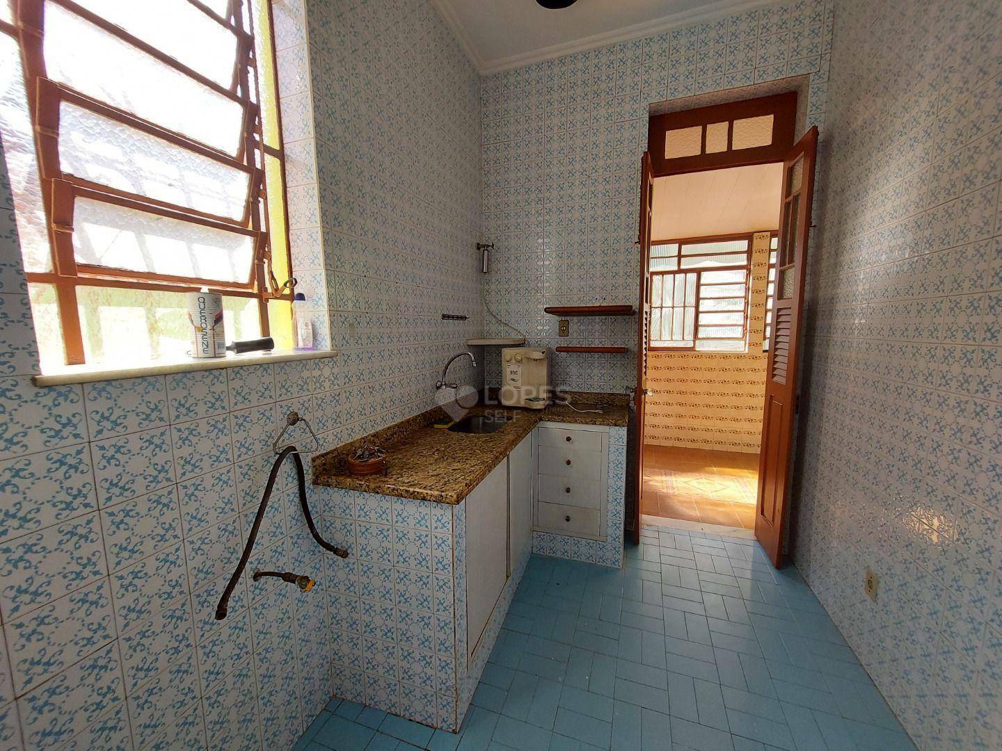 Casa à venda com 4 quartos, 250m² - Foto 14