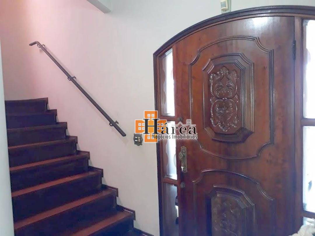 Sobrado à venda com 4 quartos, 214m² - Foto 1