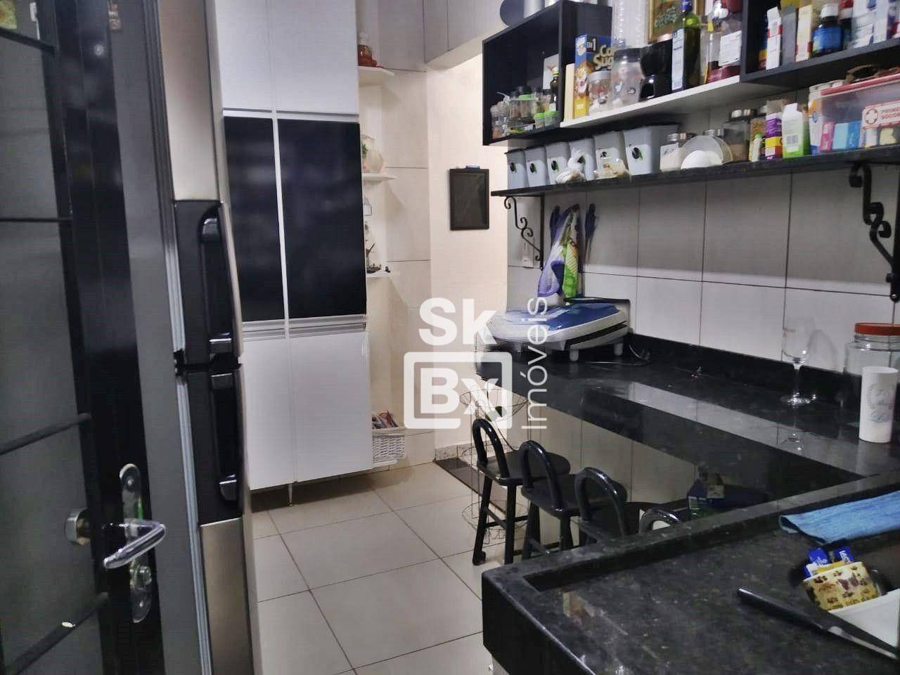 Casa à venda com 3 quartos, 229m² - Foto 9