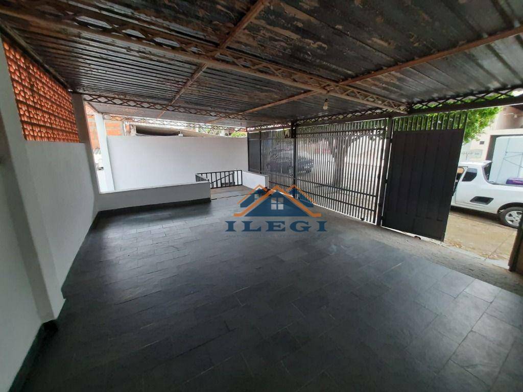 Casa à venda com 4 quartos, 265m² - Foto 2