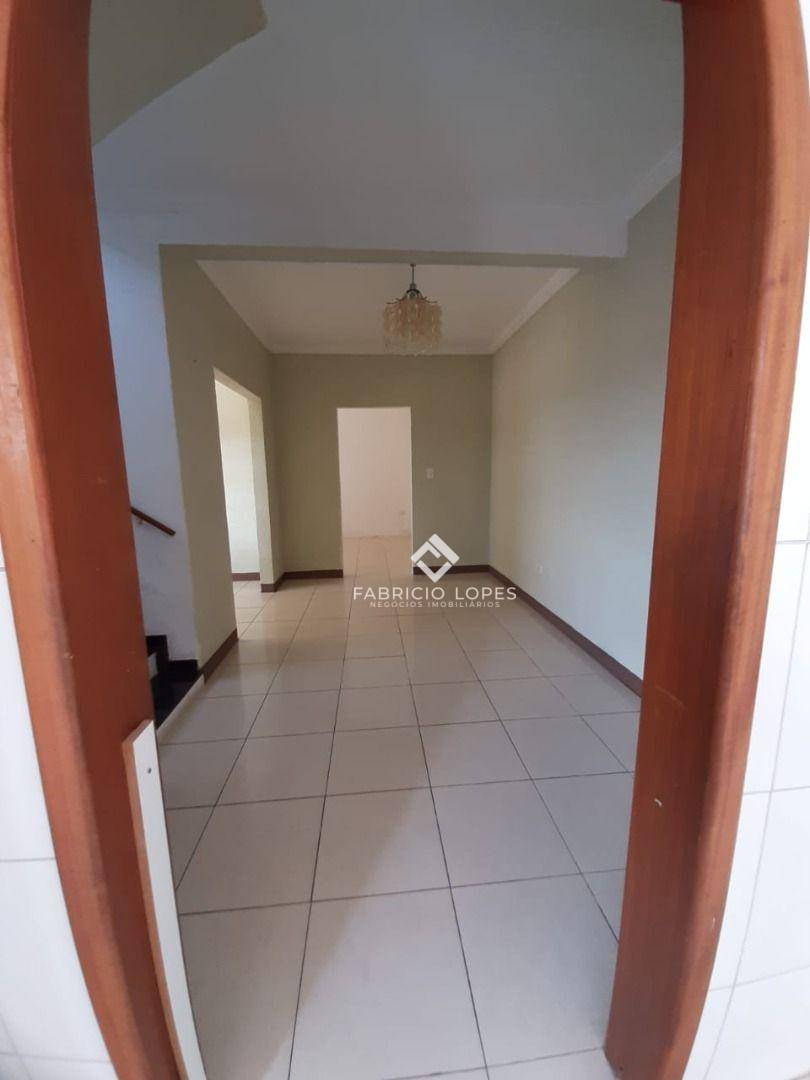 Casa à venda com 2 quartos, 180m² - Foto 9