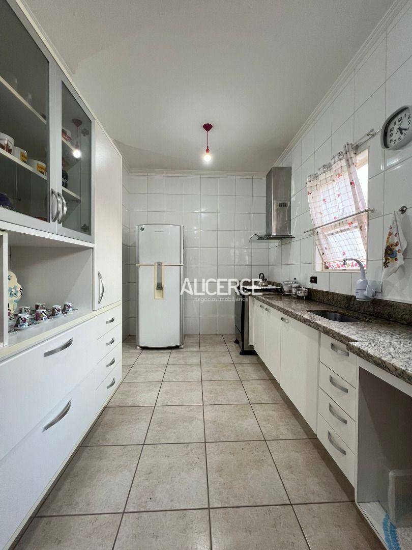 Apartamento à venda com 3 quartos, 180m² - Foto 9