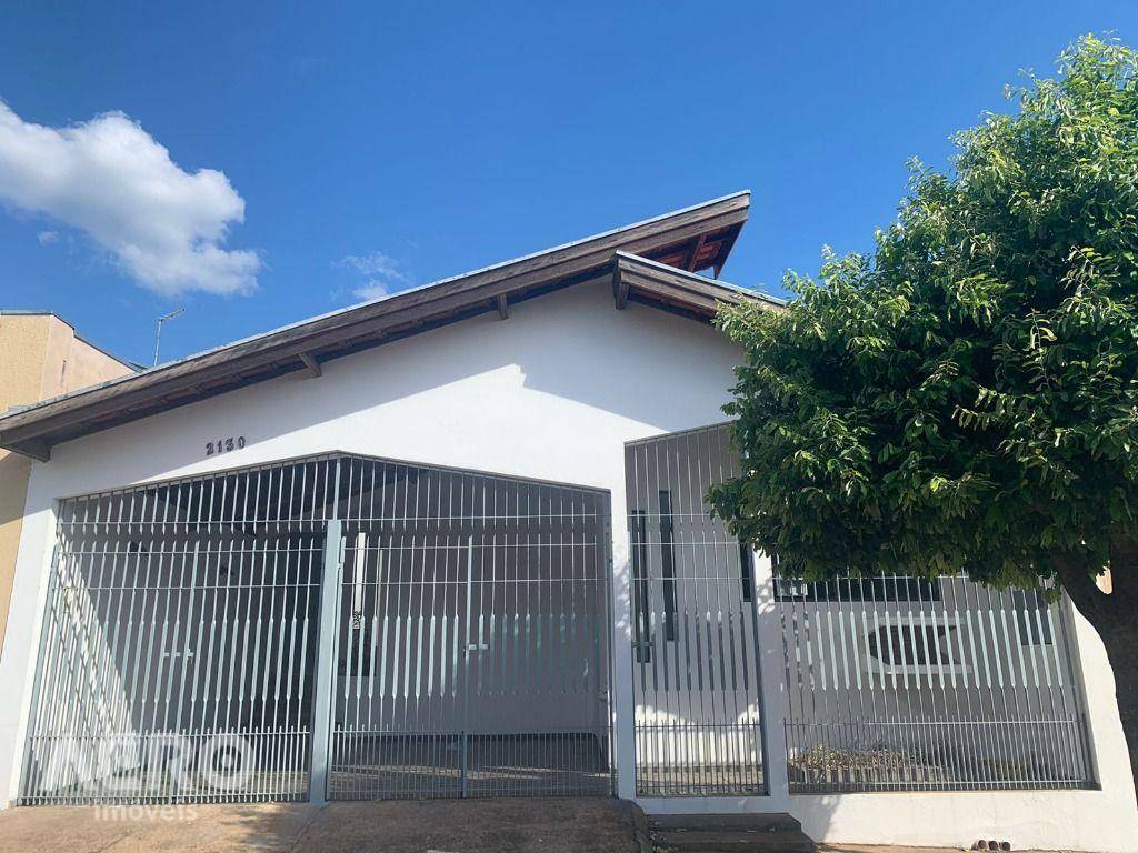 Casa para alugar com 2 quartos, 200m² - Foto 2