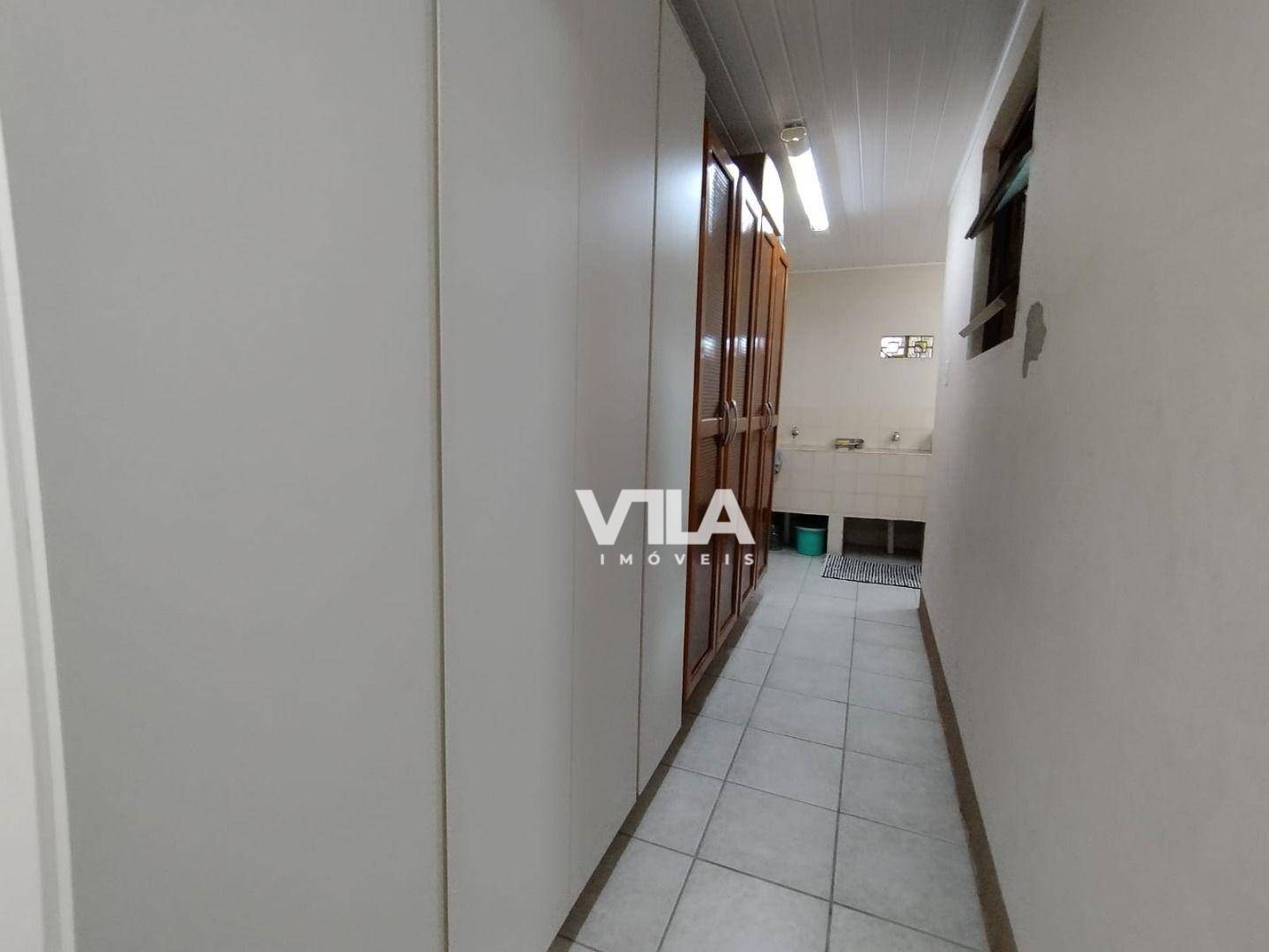 Casa à venda com 6 quartos, 245m² - Foto 15