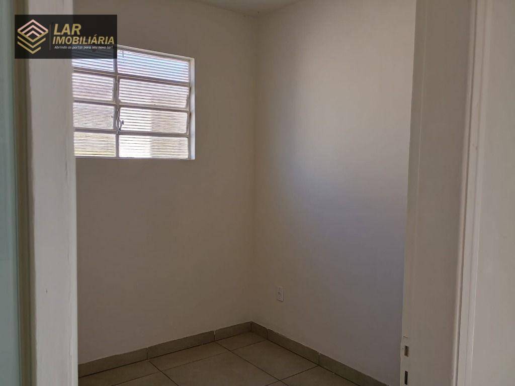 Casa para alugar com 3 quartos, 90m² - Foto 16