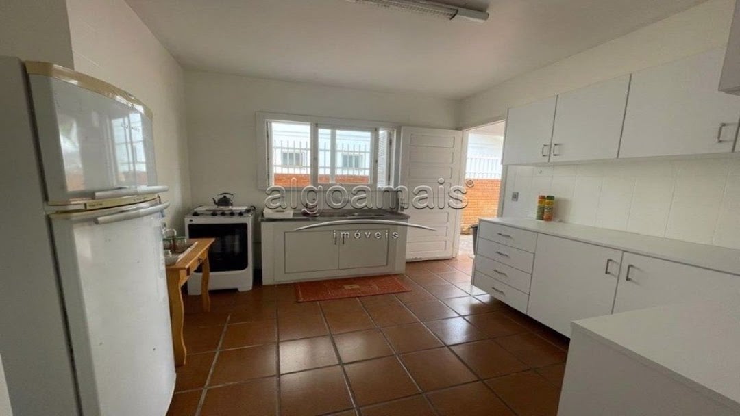 Casa à venda com 3 quartos, 169m² - Foto 8