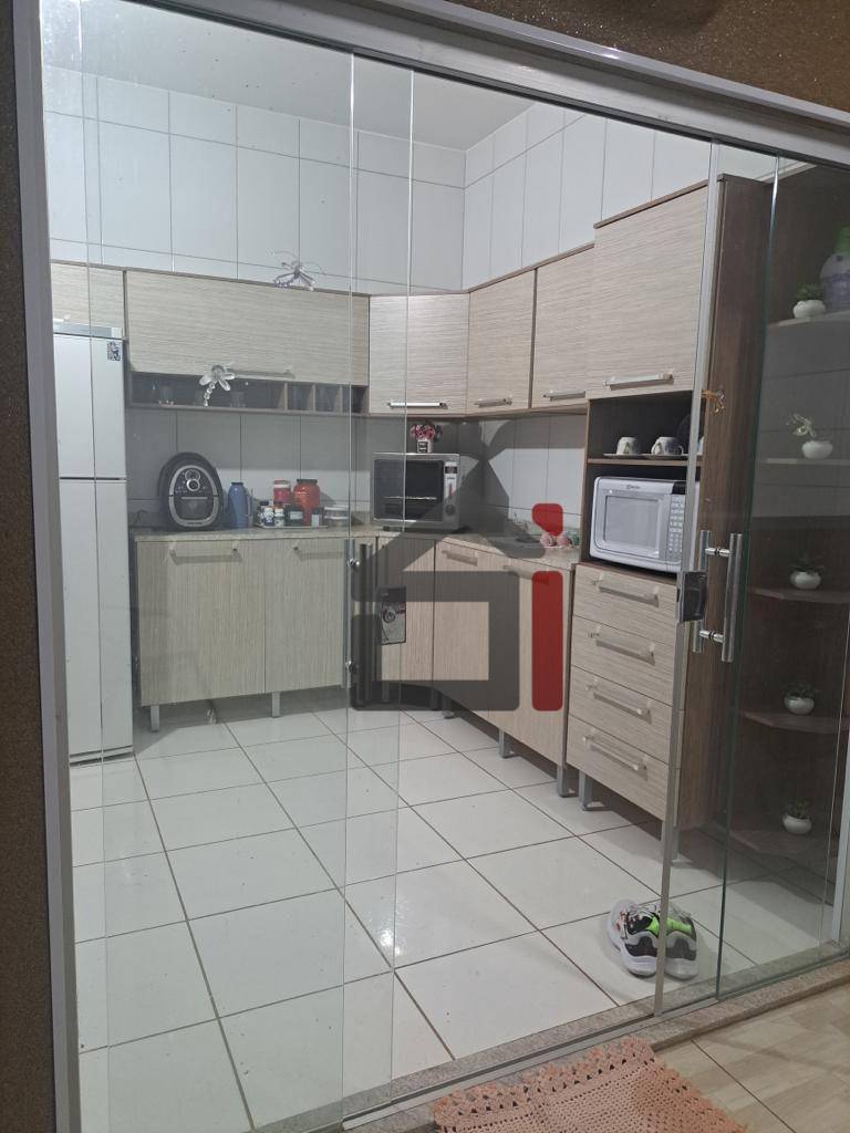 Casa à venda com 3 quartos, 149m² - Foto 2